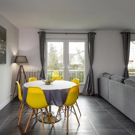 2 Bed House Near Disneyland Paris アパート *