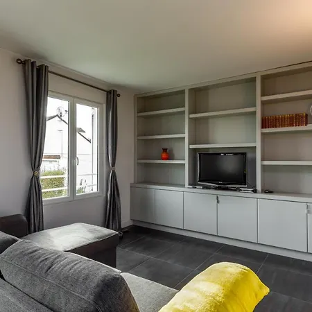 2 Bed House Near Disneyland Paris モントリー